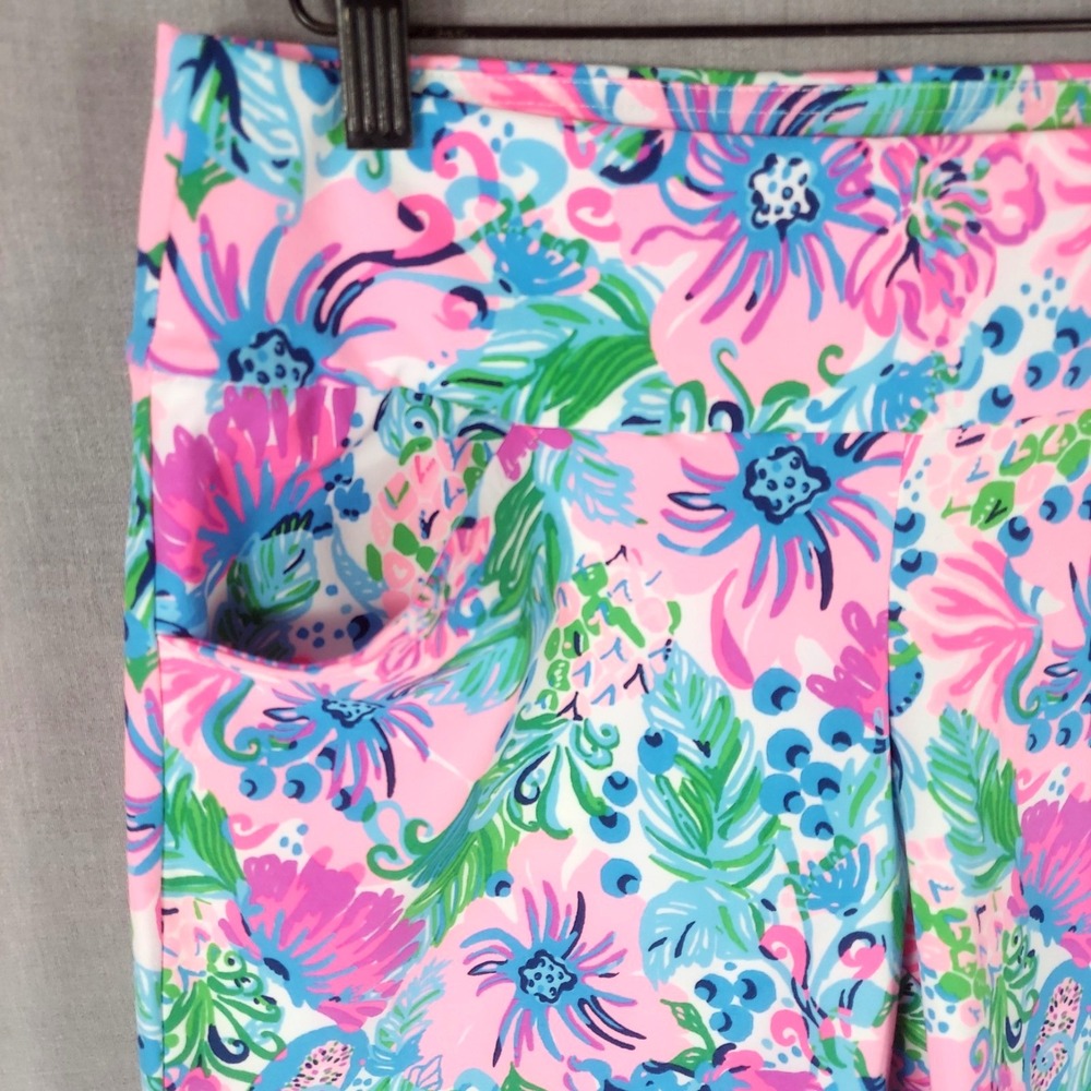 Lilly Pulitzer Luxletic Pull On Bermuda Golf Shorts Womens 8 Tropical Resort - Picture 2 of 12